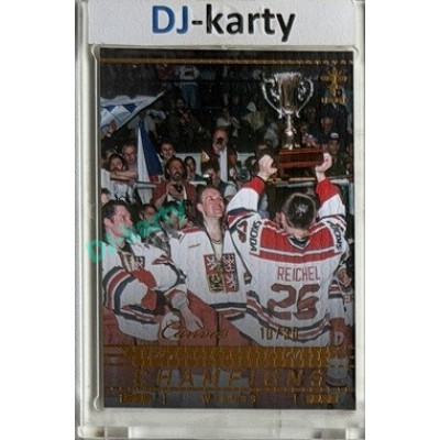 2025/26 Real Cards serie 1 Collectors Edition #MCH-02 část týmu s pohárem Memories of the Champions Wien 96 Canvas Gold xx/30