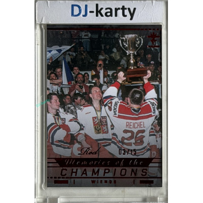 2025/26 Real Cards serie 1 Collectors Edition #MCH-02 část týmu s pohárem Memories of the Champions Wien 96 Red xx/15