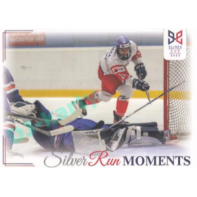 2023/24 Legendary Cards Hlinka Gretzky Cup Young Lions #SRM-04 Matěj Kubiesa zvyšuje na 2:1 pro ČR Silver Run Moments
