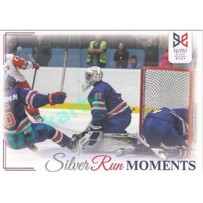 2023/24 Legendary Cards Hlinka Gretzky Cup Young Lions #SRM-10 Titlbach překonává brankáře USA Heila Silver Run Moments