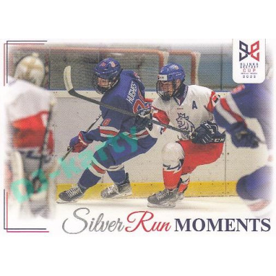 2023/24 Legendary Cards Hlinka Gretzky Cup Young Lions #SRM-14 Adam Jiříček stíhá útočníka Hughese Silver Run Moments