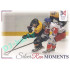2023/24 Legendary Cards Hlinka Gretzky Cup Young Lions #SRM-20 Max Curran pronásleduje Herzoga Silver Run Moments