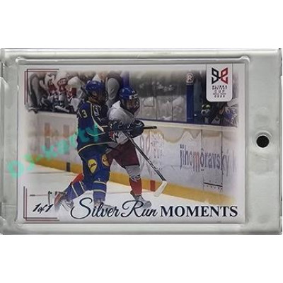 2023/24 Legendary Cards Hlinka Gretzky Cup Young Lions #SRM-31 Poslední duel skupiny proti Švédsku Silver Run Moments Ice Water 1/1