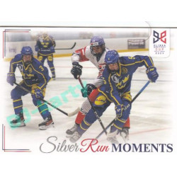 2023/24 Legendary Cards Hlinka Gretzky Cup Young Lions #SRM-34 Kos bojuje se Švédem Perssonem Silver Run Moments
