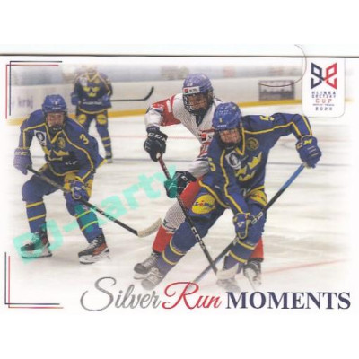 2023/24 Legendary Cards Hlinka Gretzky Cup Young Lions #SRM-34 Kos bojuje se Švédem Perssonem Silver Run Moments