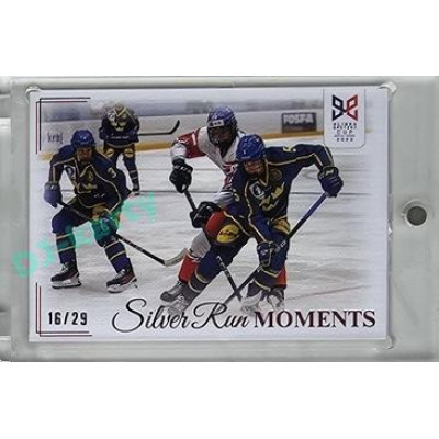 2023/24 Legendary Cards Hlinka Gretzky Cup Young Lions #SRM-34 Kos bojuje se Švédem Perssonem Silver Run Moments Canvas xx/29