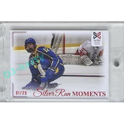 2023/24 Legendary Cards Hlinka Gretzky Cup Young Lions #SRM-39 Fermström zvyšuje na 3:0 pro Švédy Silver Run Moments Canvas xx/29