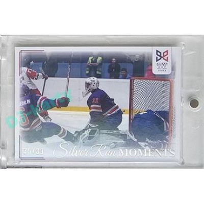 2023/24 Legendary Cards Hlinka Gretzky Cup Young Lions #SRM-10 Titlbach překonává brankáře USA Heila Silver Run Moments Rainbow xx/39