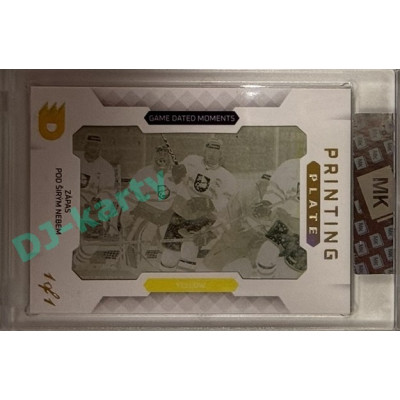 2024 Dynamo100 Gamers #PP-069 Moments 2010/11 - zápas pod širým nebem Printing Plate Yellow 1of1