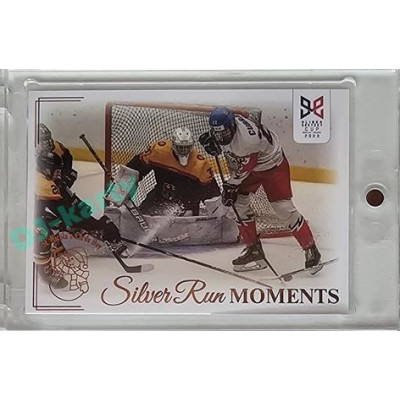 2023/24 Legendary Cards Hlinka Gretzky Cup Young Lions #SRM-24 Curran v šanci před německou bránou Silver Run Moments Expo